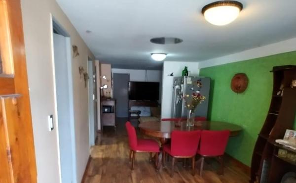 • Amplio living y comedor con muy buenas terminaciones e iluminación (tragaluz), habitación espaciosa, piso flotante.