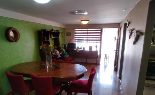 • Amplio living y comedor con muy buenas terminaciones e iluminación (tragaluz), habitación espaciosa, piso flotante.