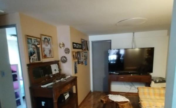 • Amplio living y comedor con muy buenas terminaciones e iluminación (tragaluz), habitación espaciosa, piso flotante.
