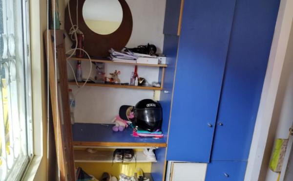 • Hermoso y cómodo dormitorio con vista a patio trasero, piso flotante,  muros  de  hormigón y tabiquería. Especial para ser utilizado por un niño, adolescente o persona  adulta sola