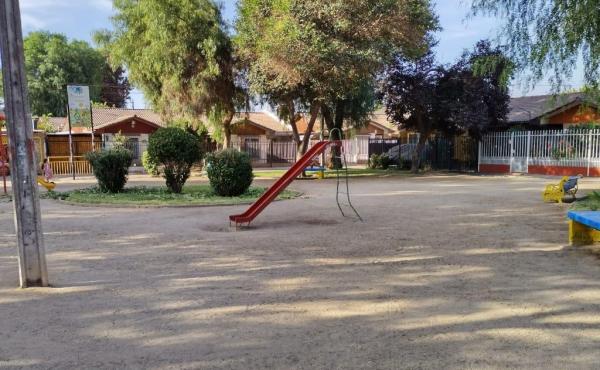 • Agradable plaza frente a la propiedad con juegos infantiles, bancas para descasar  y áreas verdes que permiten disfrutar de la tranquilidad que entrega la naturaleza.