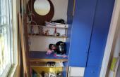 • Hermoso y cómodo dormitorio con vista a patio trasero, piso flotante,  muros  de  hormigón y tabiquería. Especial para ser utilizado por un niño, adolescente o persona  adulta sola