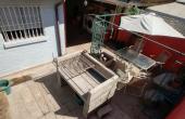 • Patio trasero con gran quincho.