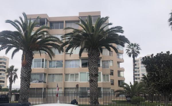 Edificio frente al mar